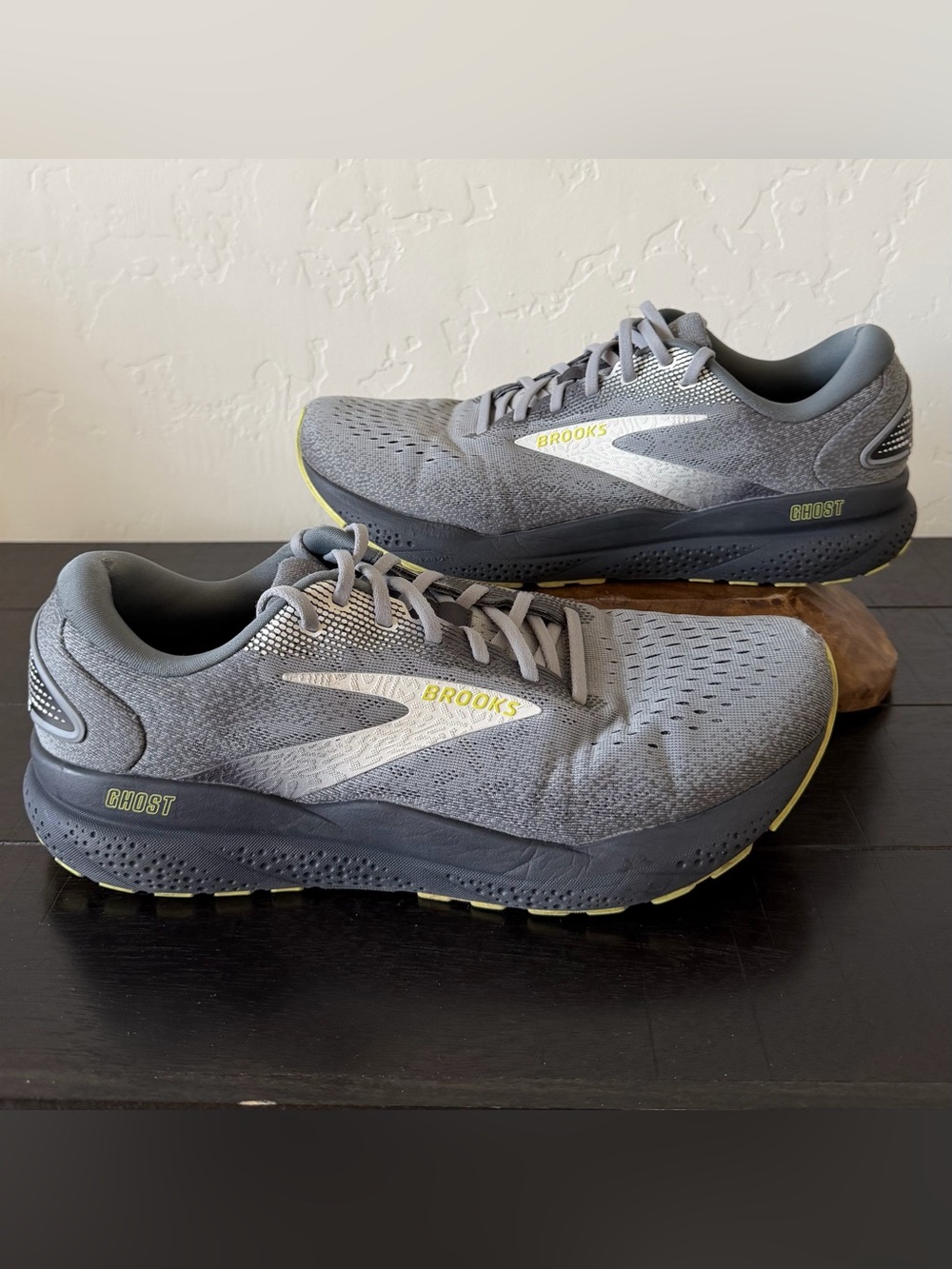 Brooks Ghost 16 Shoes Mens Size 11 Gray Running Sneakers 1104181D040 Walking Gym
